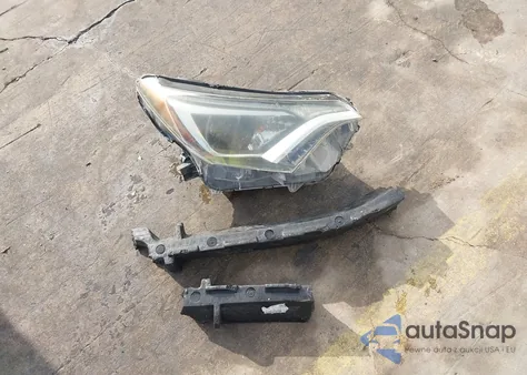 2017 Toyota Rav4 Le z USA, uszkodzony, nr VIN JTMZFREV4HJ132084